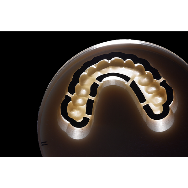 2. The tooth material can be ground out of the VITA VIONIC DENT DISC multiColor in wafer-thin layers.