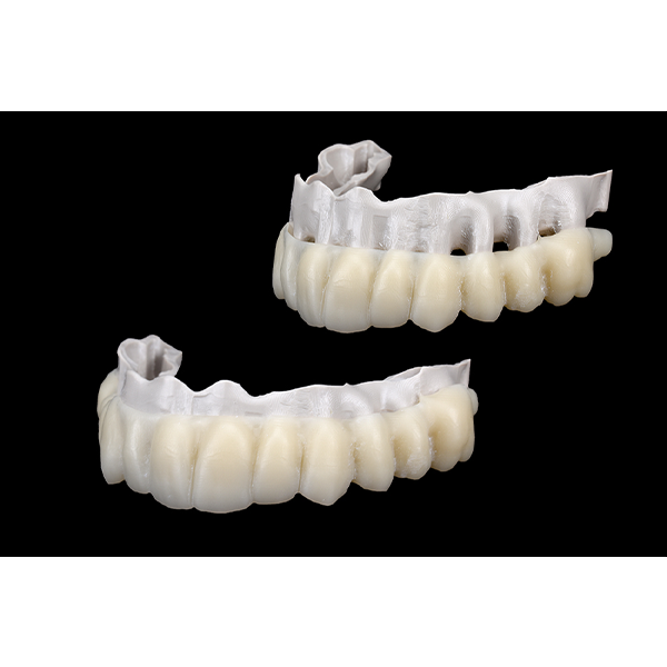 4. The delicate dental arch made of VITA VIONIC DENT DISC multiColor can be precisely positioned on the secondary framework.
